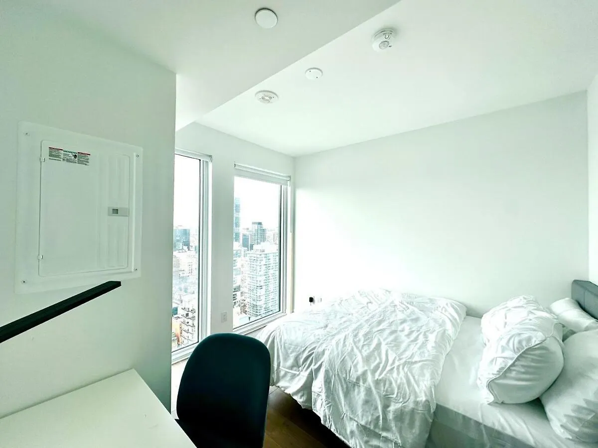 Super Skyline View Condo In The Heart Of Toronto Lejlighed
