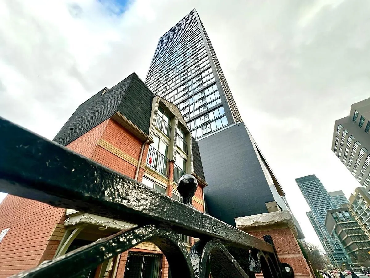 Super Skyline View Condo In The Heart Of Toronto