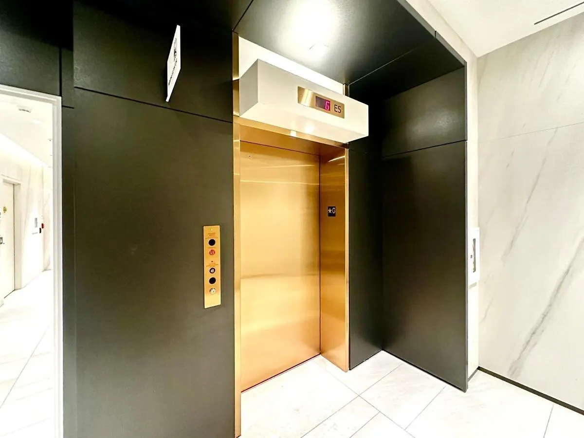 Super Skyline View Condo In The Heart Of Toronto 0*,  Canada