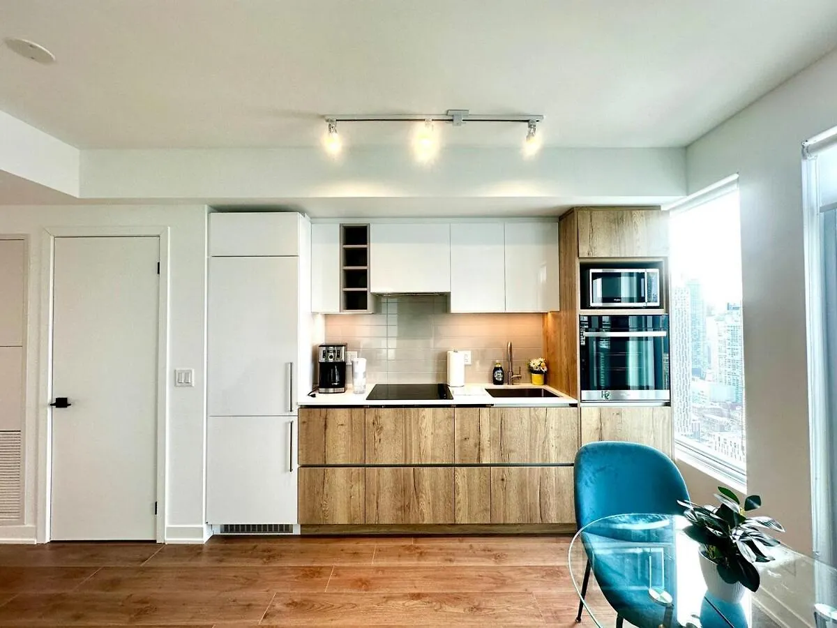 Super Skyline View Condo In The Heart Of Toronto