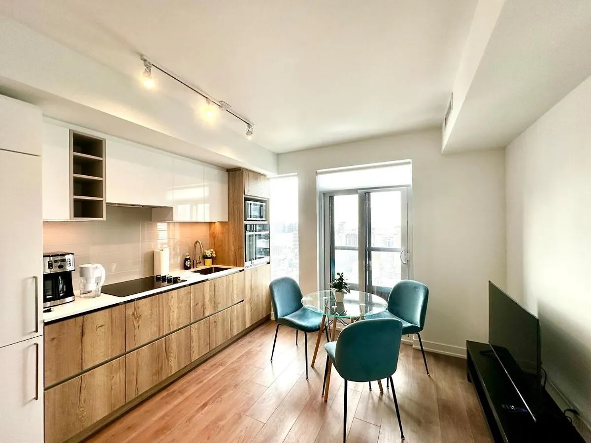 Super Skyline View Condo In The Heart Of Toronto Apartment