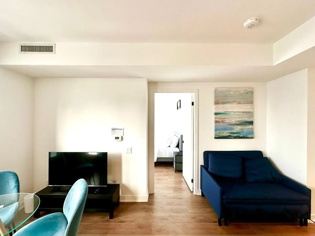 Super Skyline View Condo In The Heart Of Toronto location